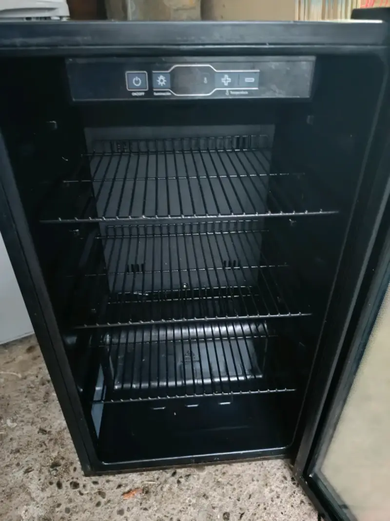 Frigobar Midea No Frost 93 Litros Negro - 2