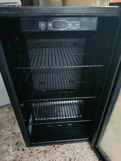 Frigobar Midea No Frost 93 Litros Negro - miniatura 2
