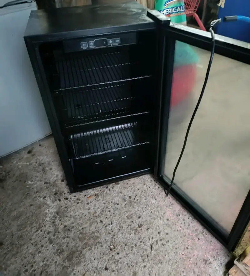Frigobar Midea No Frost 93 Litros Negro - 4