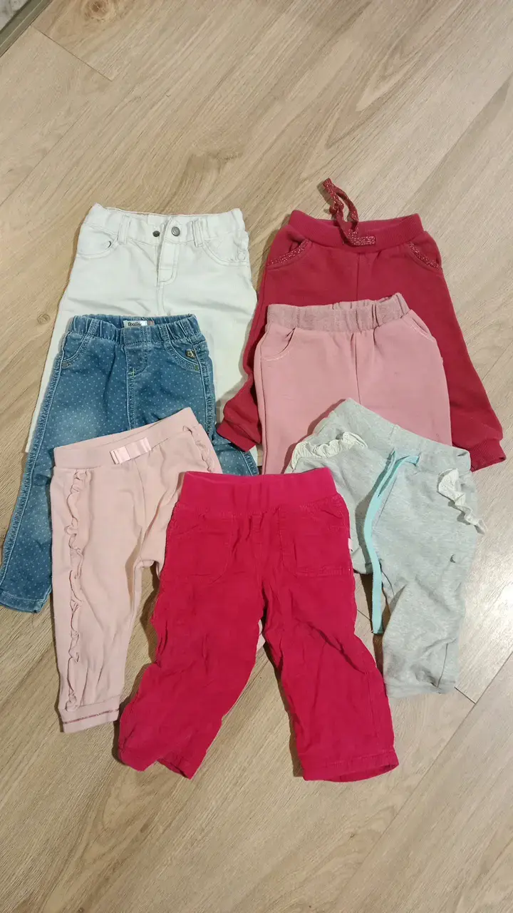 Lote de pantalones para niños en varios colores