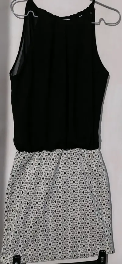Vestido sin mangas negro y blanco con diseño geométrico - miniatura 3