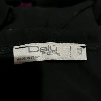 Vestido sin mangas negro y blanco con diseño geométrico - miniatura 4
