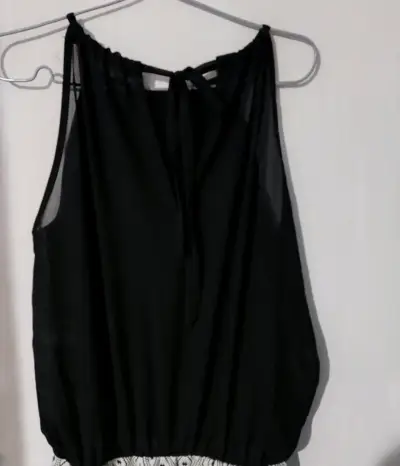 Vestido sin mangas negro y blanco con diseño geométrico - miniatura 5