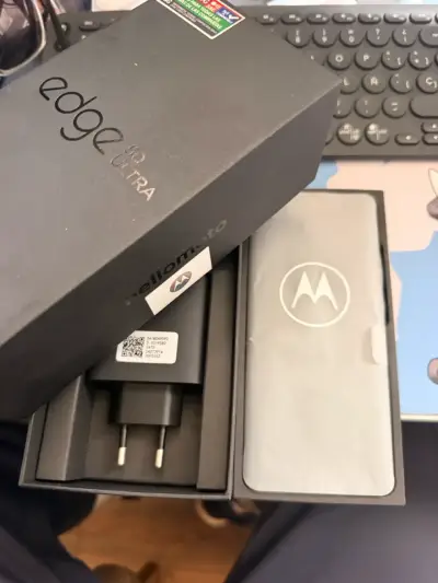 Smartphone Motorola Edge 50 ultra con caja - miniatura 1