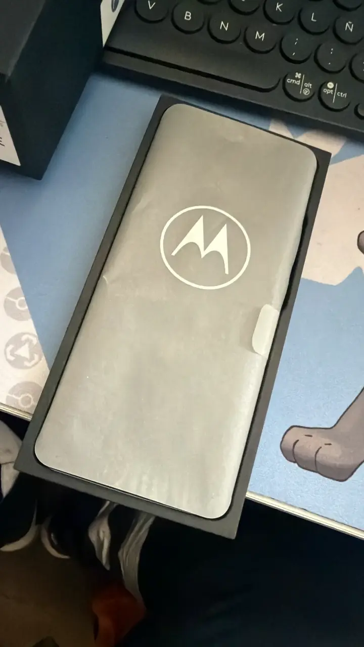 Smartphone Motorola Edge 50 ultra con caja - 2
