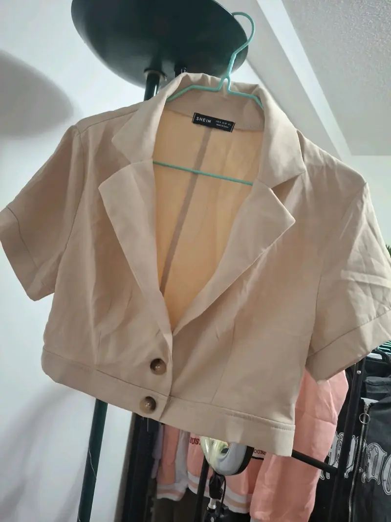 Blazer corto beige Shein para mujer