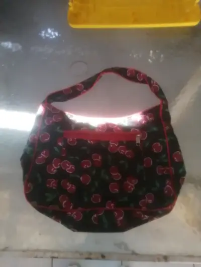 Bolso de tela con diseño de cerezas - miniatura 1
