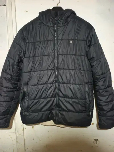 Chaqueta acolchada negra con capucha para hombre - miniatura 1
