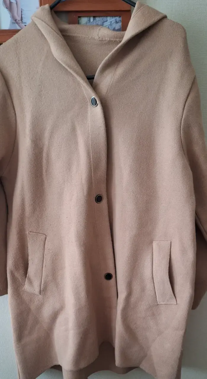 Abrigo de lana beige con capucha - 1