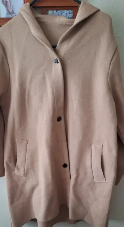 Abrigo de lana beige con capucha - miniatura 1