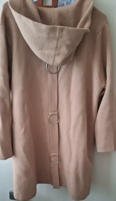 Abrigo de lana beige con capucha - miniatura 2