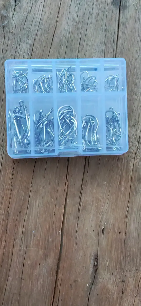 Set de anzuelos de pesca en caja organizadora - 1
