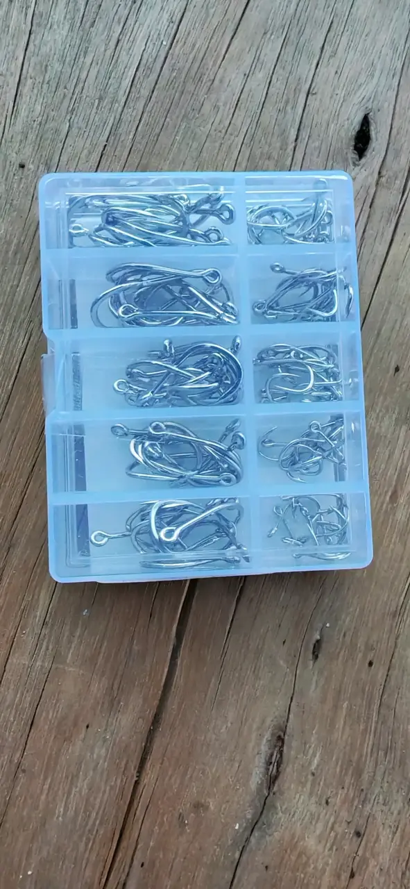 Set de anzuelos de pesca en caja organizadora - 2