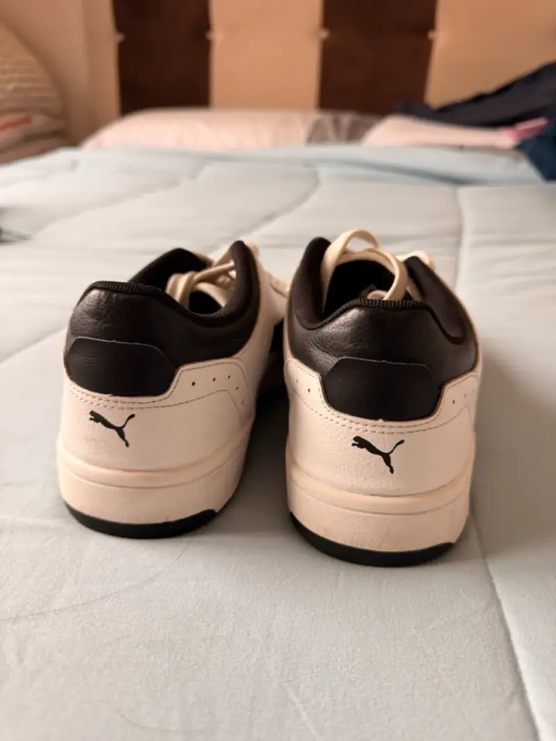 Zapatillas deportivas Puma blancas y negras - 2