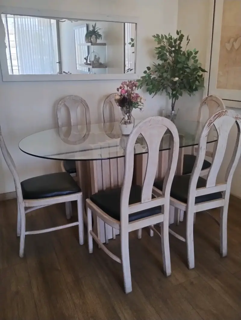Juego de comedor de vidrio con sillas de madera - 1