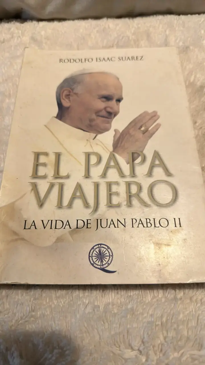 Libro El Papa Viajero: La Vida de Juan Pablo II - 1