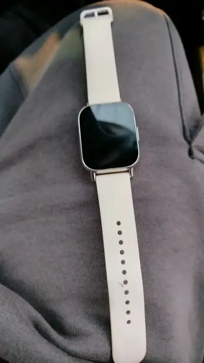 Smartwatch Redmi con correa blanca - miniatura 1