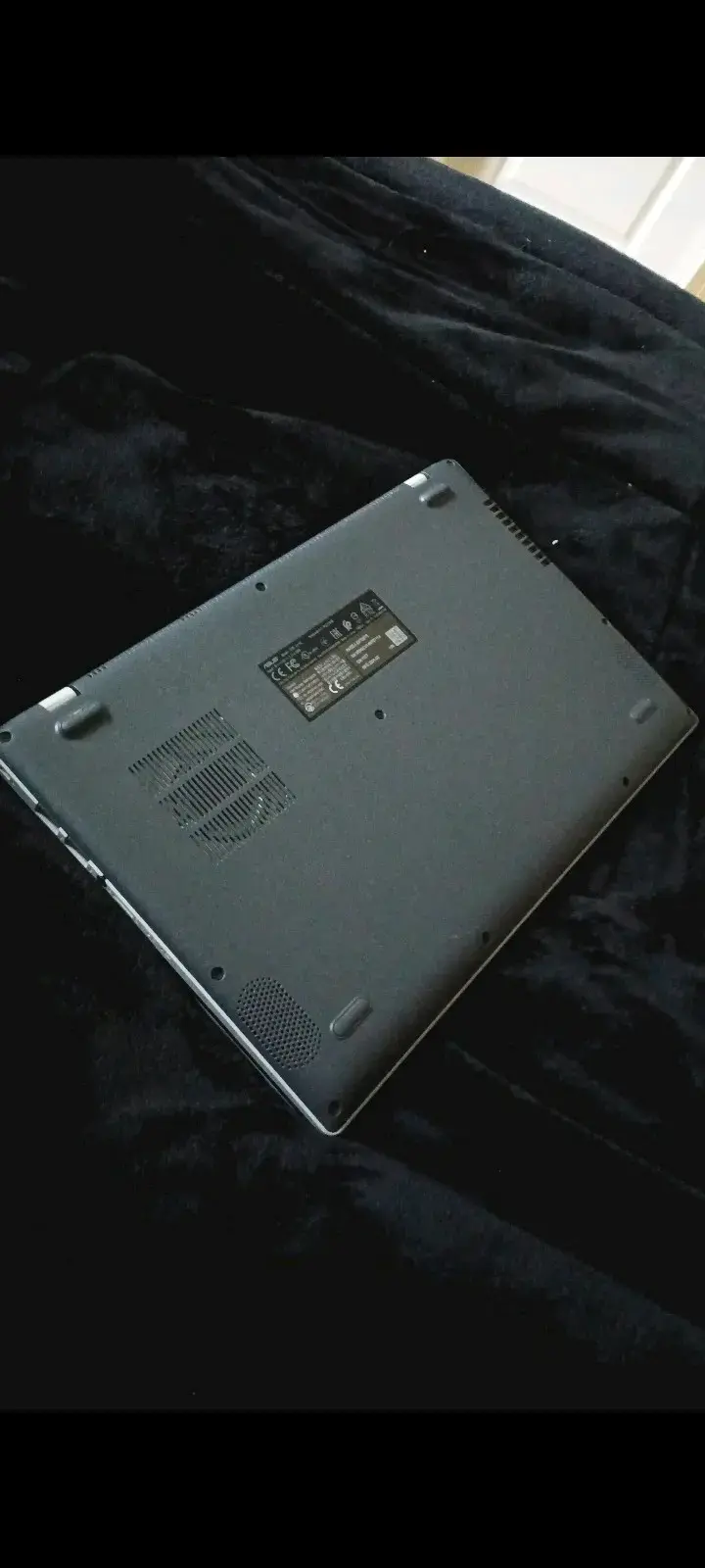 Laptop ASUS con teclado numérico y pantalla amplia - 2