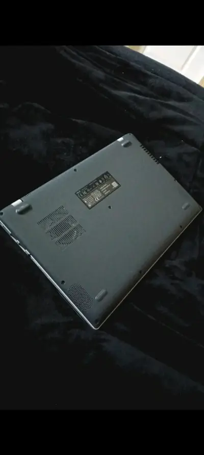 Laptop ASUS con teclado numérico y pantalla amplia - miniatura 2
