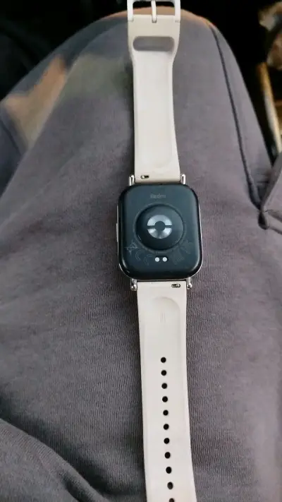 Smartwatch Redmi con correa blanca - miniatura 3