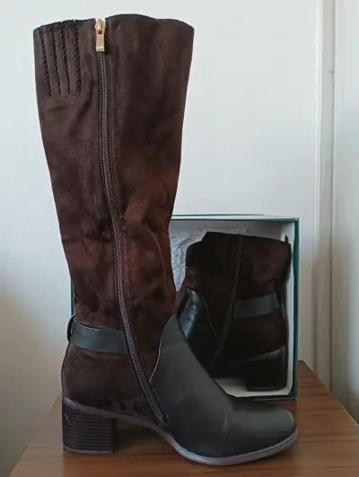 Botas de cuero y gamuza marrón con hebilla - miniatura 2