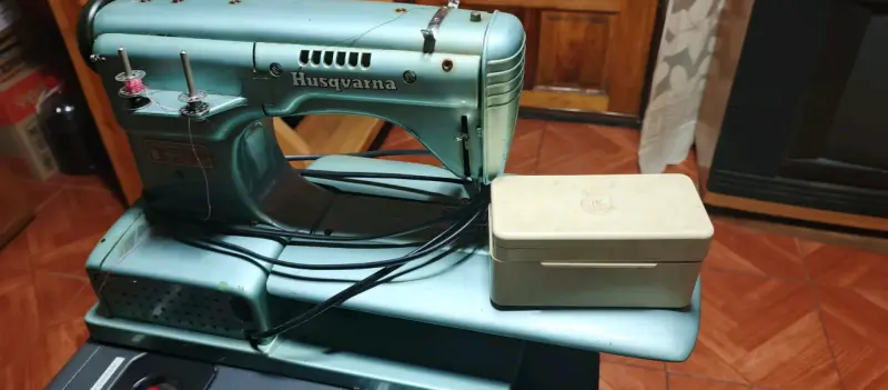Máquina de Coser Husqvarna Vintage Tipo 21E - 1