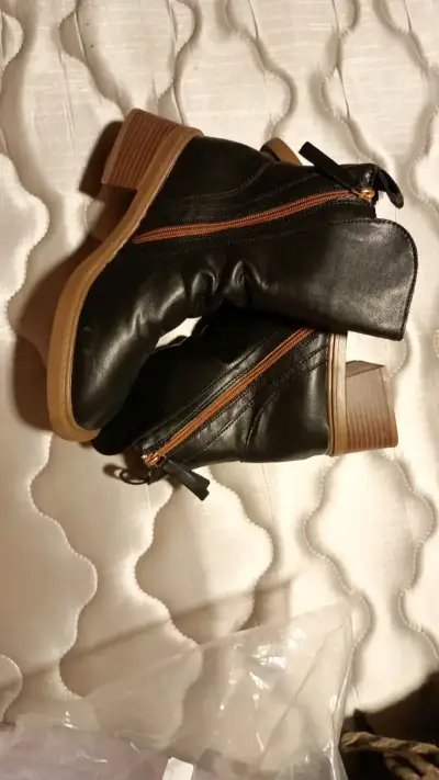 Botines de cuero negro con cierre lateral - miniatura 2