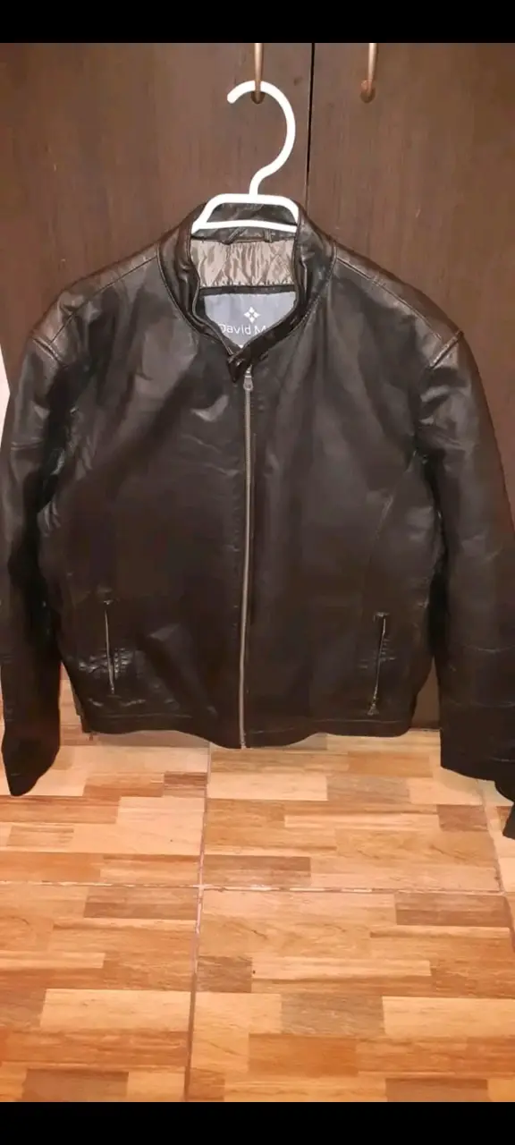 Chaqueta de cuero negra