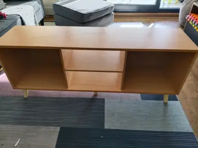 Mueble de TV de madera con estantes - miniatura 1