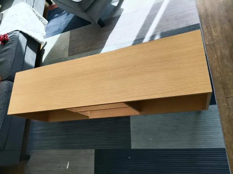 Mueble de TV de madera con estantes - 3