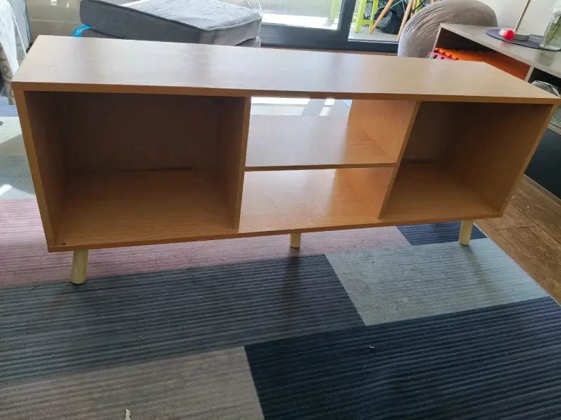 Mueble de TV de madera con estantes - 4