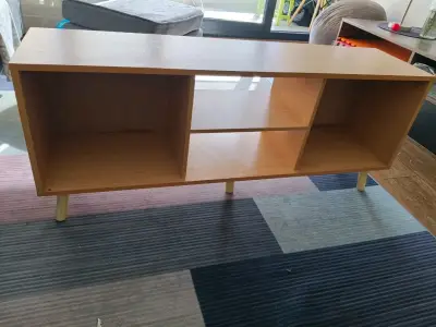 Mueble de TV de madera con estantes - miniatura 4