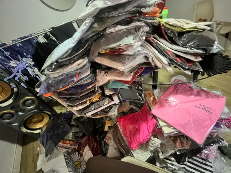 Lote de Ropa Europea Mixta para Hombre y Mujer