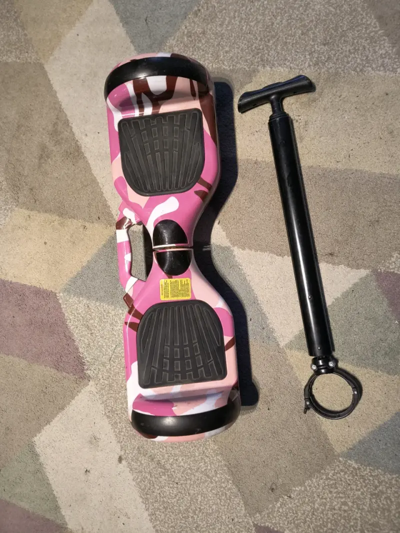 Hoverboard rosa camuflado con manillar