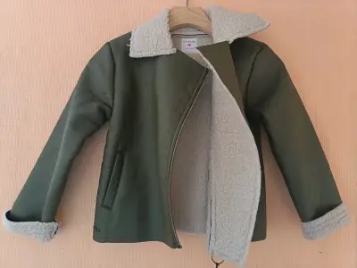 Chaqueta de niña verde con forro polar - miniatura 1