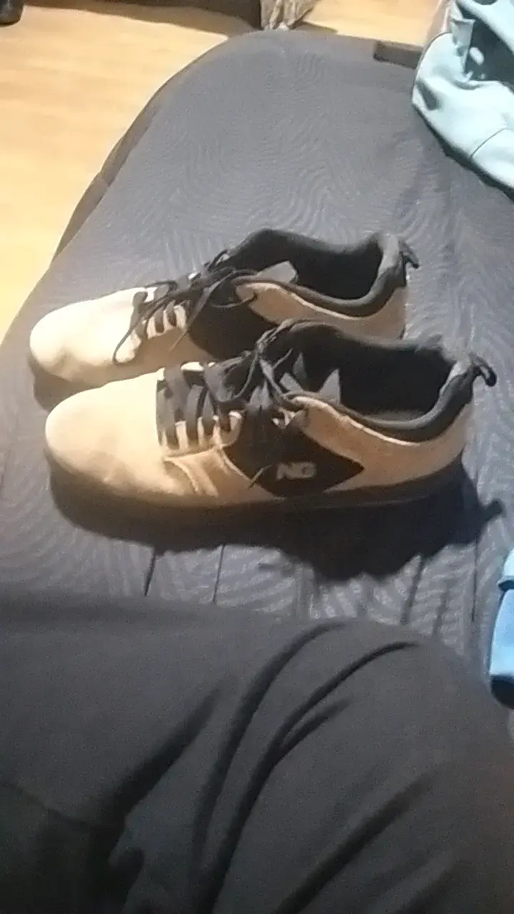Zapatillas deportivas beige y negras para hombre - 2