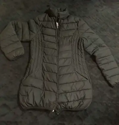 Chaqueta acolchada negra para mujer - miniatura 1