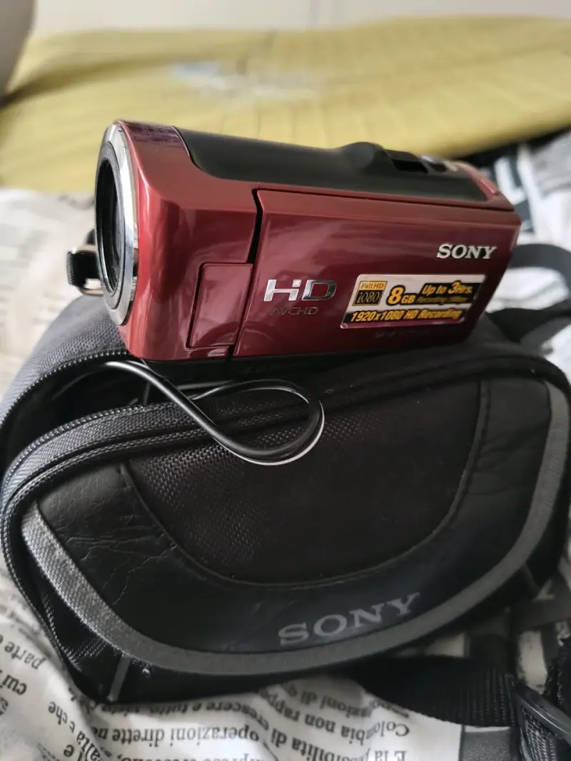Videocámara Sony HD AVCHD 8GB Roja