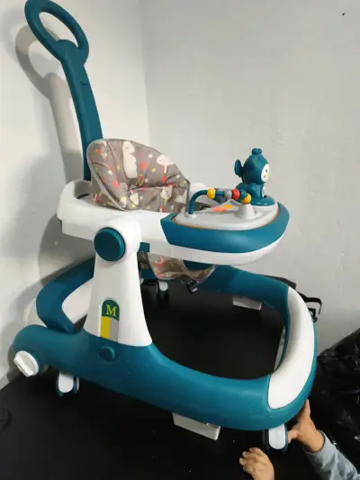 Andador de bebé con juguetes y respaldo ajustable - miniatura 2