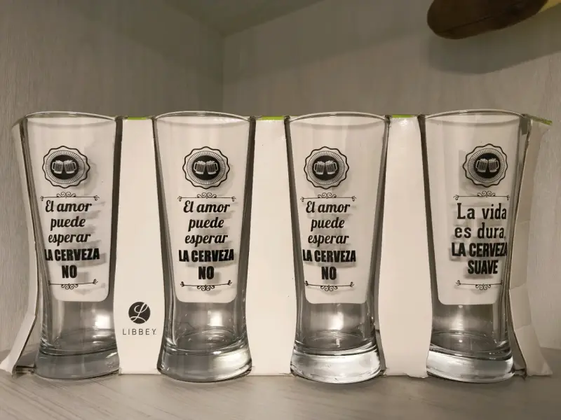 Set de 4 vasos cerveceros Libbey con frases divertidas