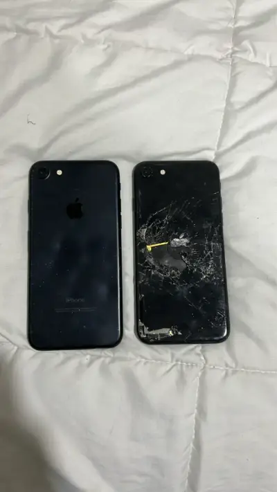 Dos iPhones usados para repuesto - miniatura 1