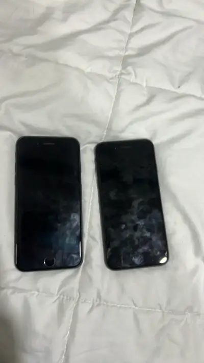 Dos iPhones usados para repuesto - miniatura 2