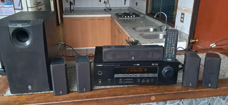 Sistema de sonido Yamaha HTR-5830 con altavoces - 2