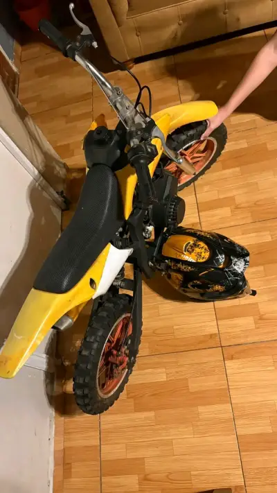 Mini moto cross amarilla para niños - miniatura 2