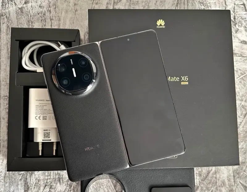 Huawei Mate X6 plegable con caja y accesorios - 1