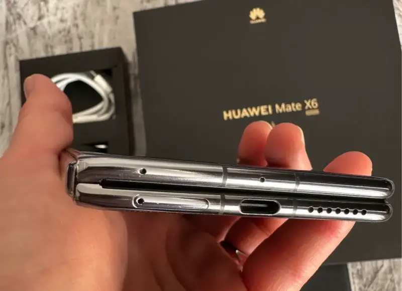 Huawei Mate X6 plegable con caja y accesorios - 3