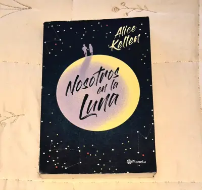 Libro 'Nosotros en la Luna' de Alice Kellen - miniatura 1