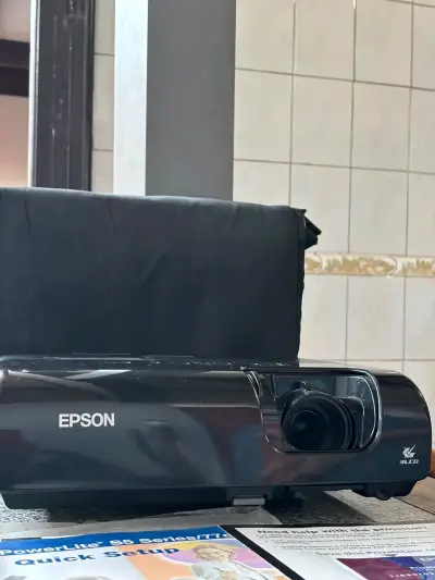 Proyector Epson PowerLite S5 con 3LCD - miniatura 2