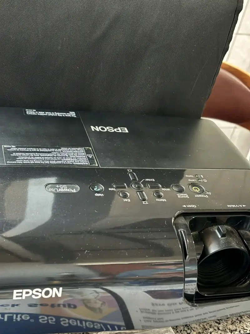 Proyector Epson PowerLite S5 con 3LCD - 4