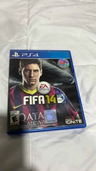 Juego FIFA 14 para PS4 en buen estado - miniatura 1
